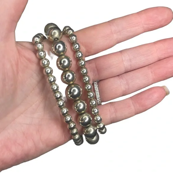 Oster Graduated Silver Beaded Necklace - Picture 2 of 9